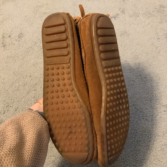 Minnetonka Fringe Short Boots - Picture 2 of 6